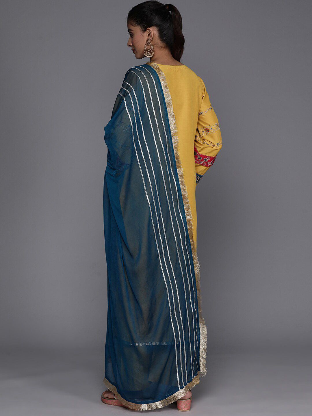 Dhiyona VA Women'sRound Neck Ethnic Motifs Embroidered Regular Kurta with Trousers & With Dupatta