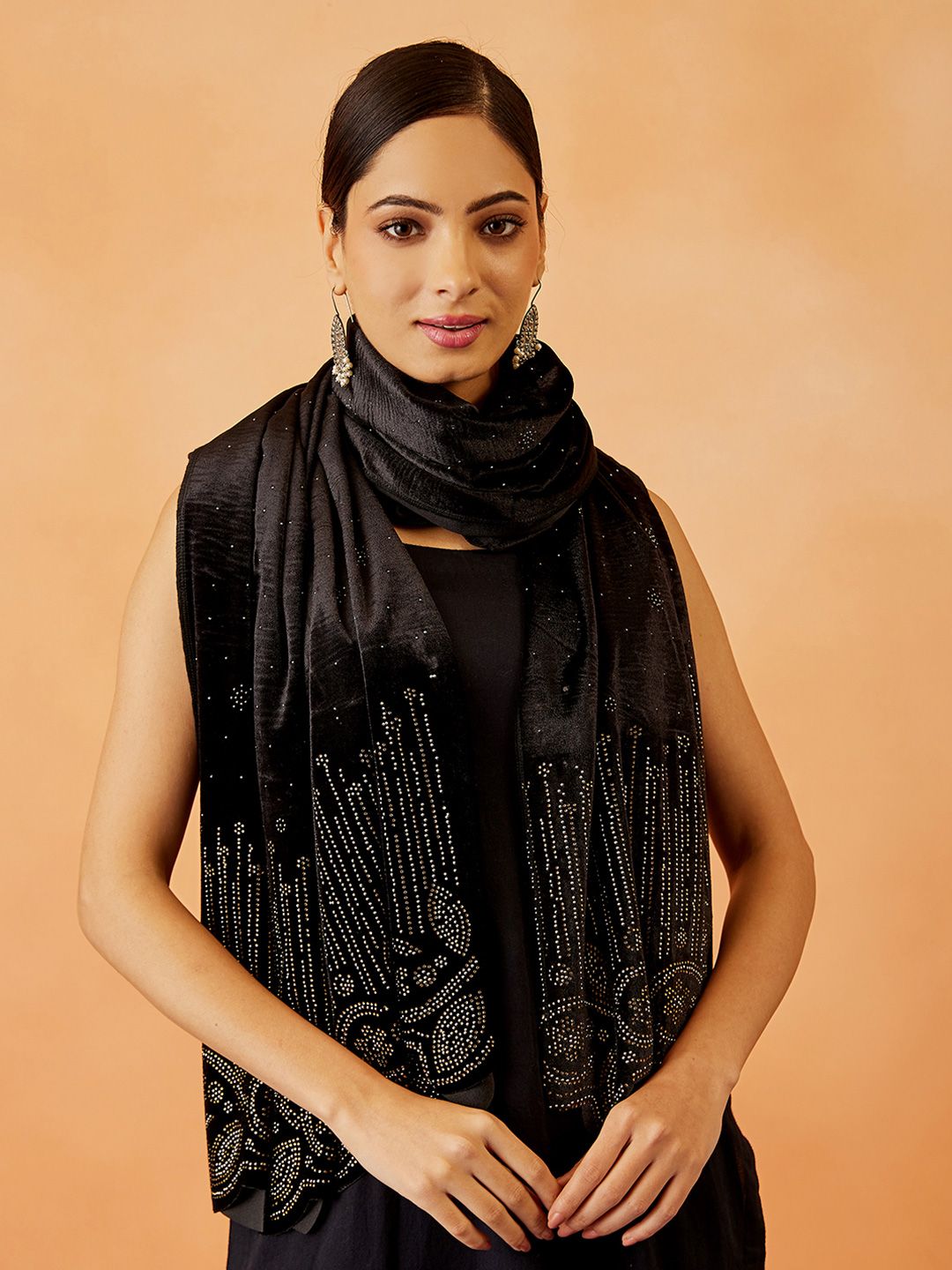 Dhiyona PA Women Paisley Velvet Shawl