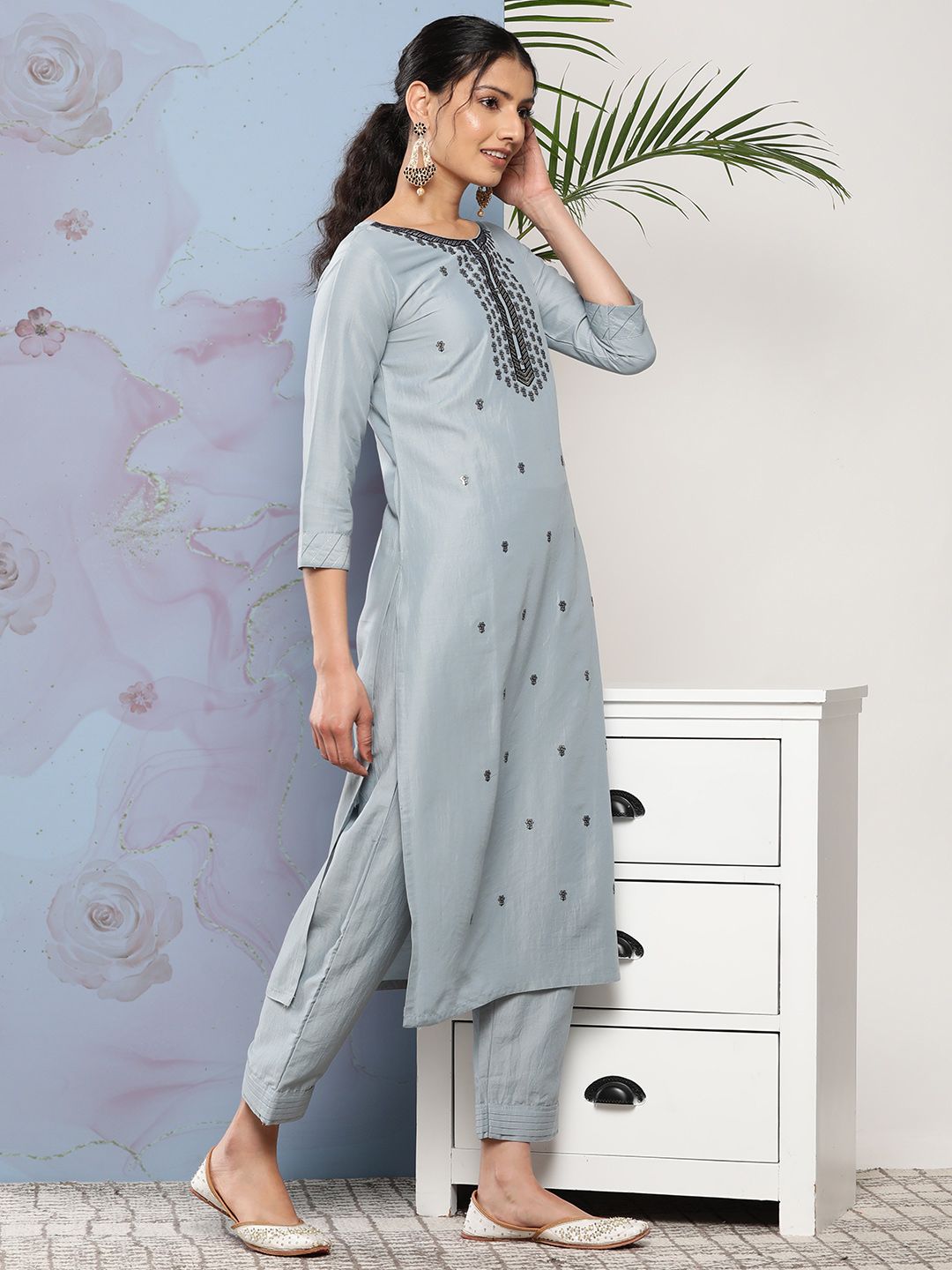 Dhiyona VA Women'sFloral Embroidered Button Detail Kurta with Trousers & Dupatta