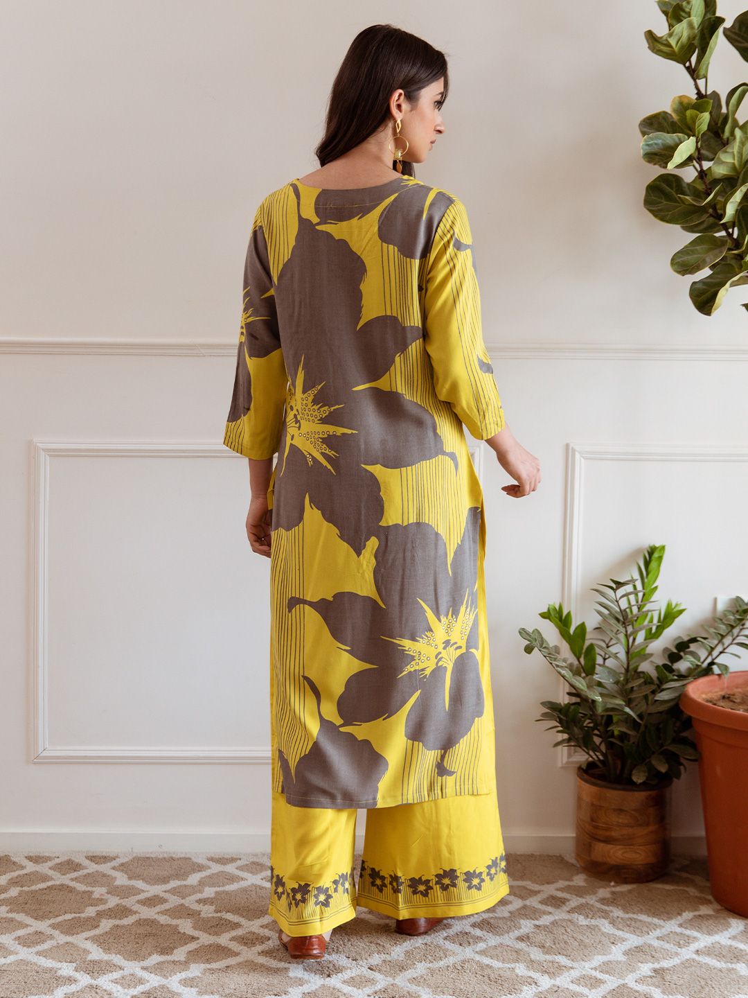 Dhiyona IS Women's Women Floral Printed Regular Kurta with Palazzos