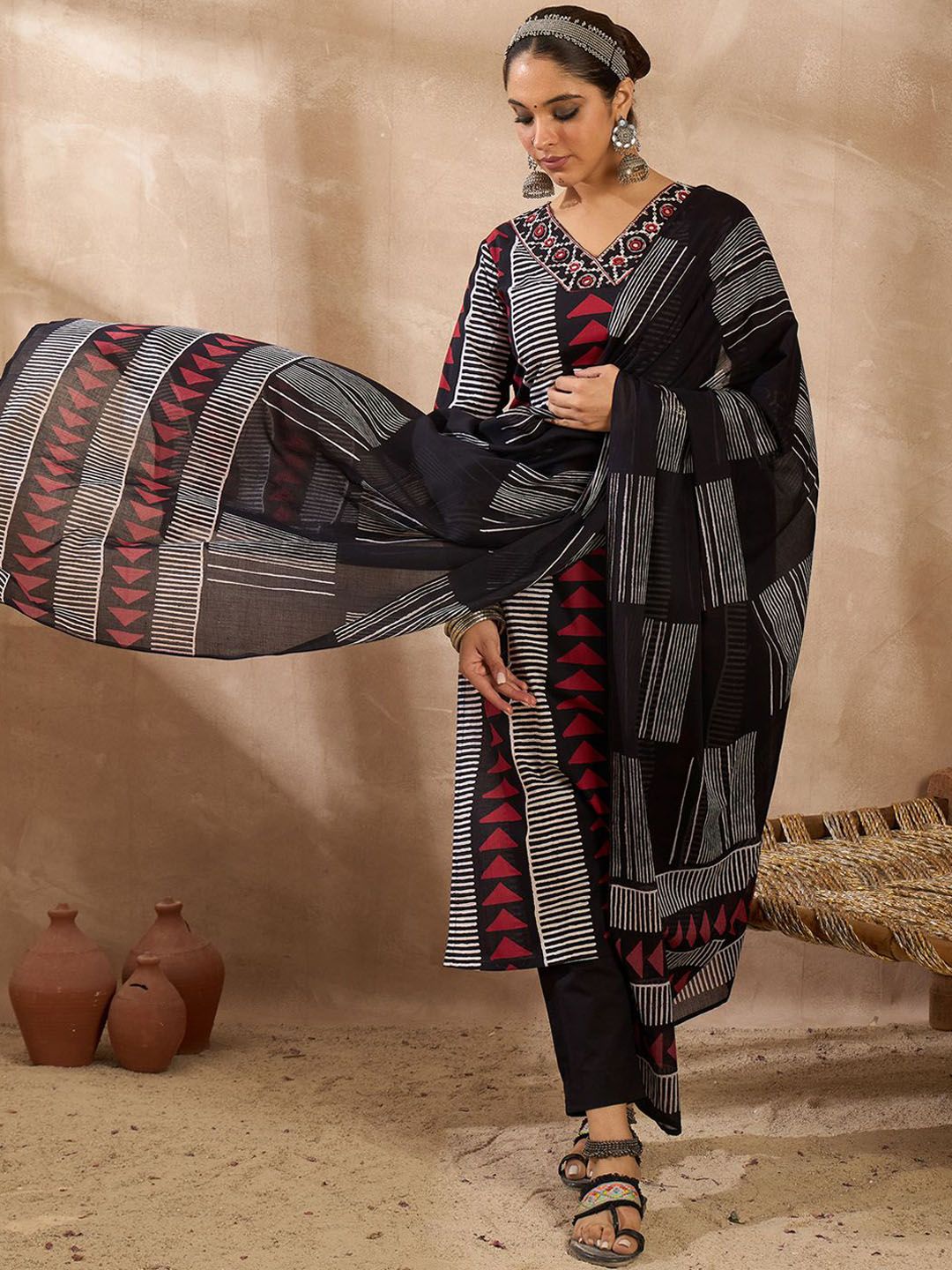 Dhiyona IE Women Printed Regular Thread Work Pure Cotton Kurta with Trousers & With Dupatta