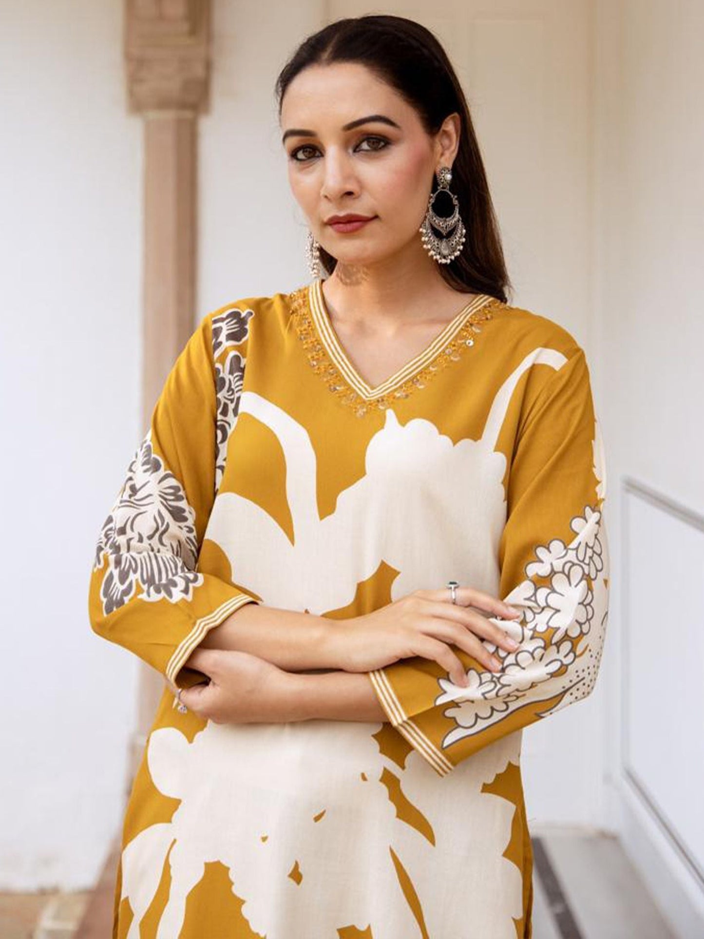 Dhiyona IE Floral Printed V-Neck A-Line Kurta With Salwar