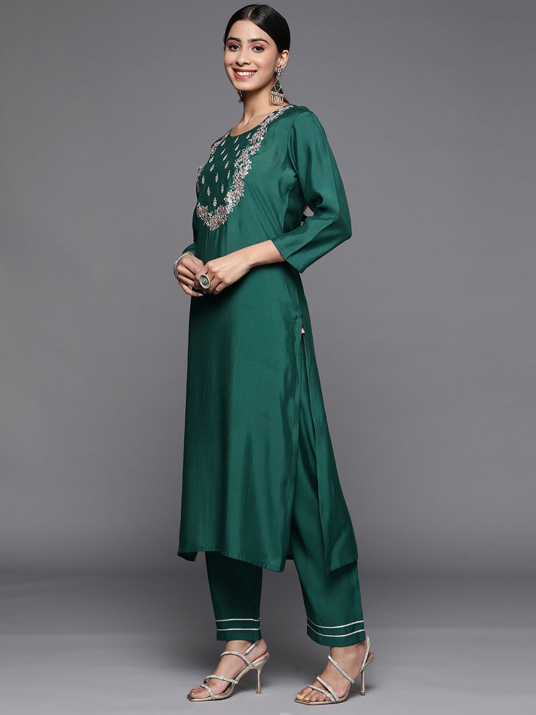 Dhiyona VA Women's Ethnic Motifs Embroidered Sequinned Kurta Set