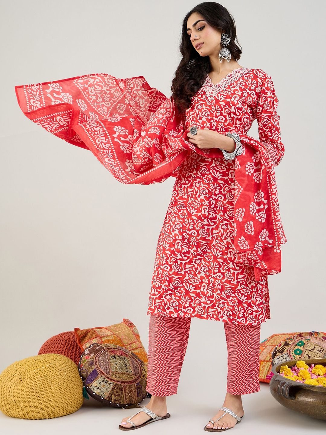 Dhiyona IE Floral Printed Thread Work Straight Kurta with Trousers & Dupatta