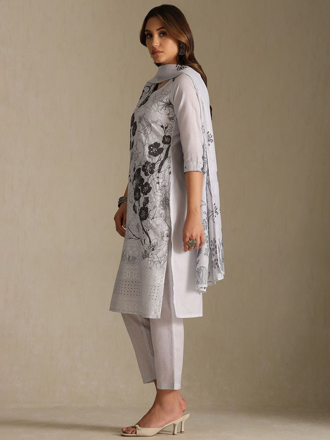 Dhiyona SO Women's Women Floral Printed Embroidered Beads and Stones Kurta with Trousers & Dupatta
