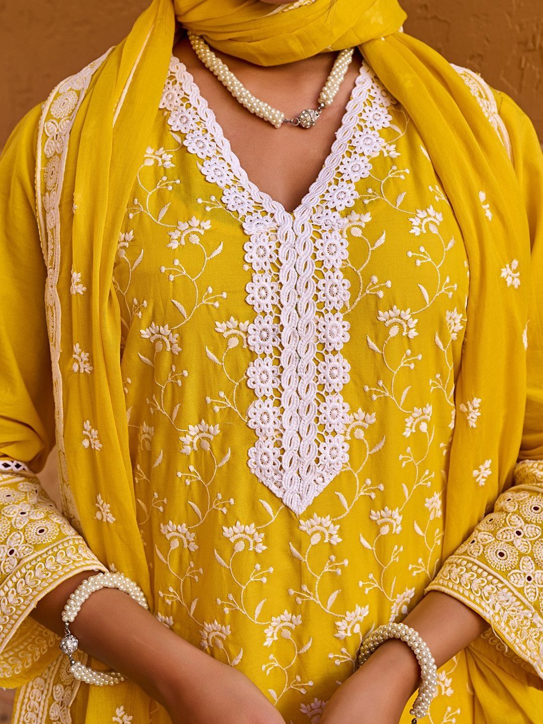 Women Ethnic Motifs Embroidered Regular Thread Work Pure Cotton Kurta with Trousers & With Dupatta