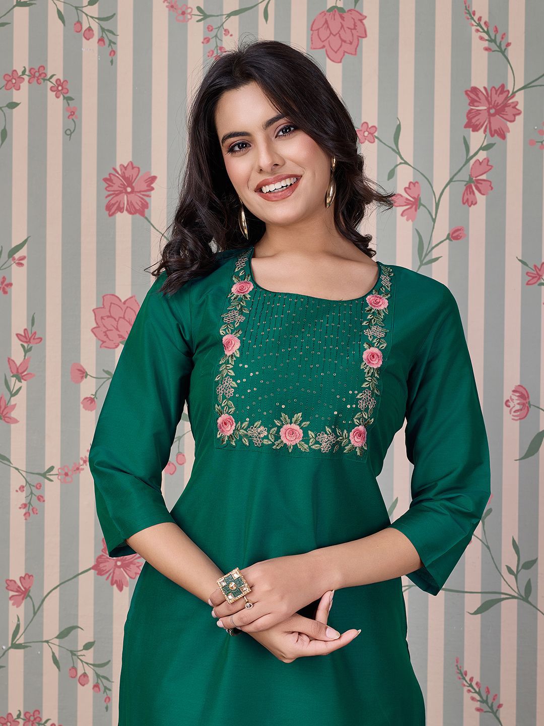 Dhiyona OD Women Round Neck Three-Quarter Sleeves Embroidered Straight Kurta