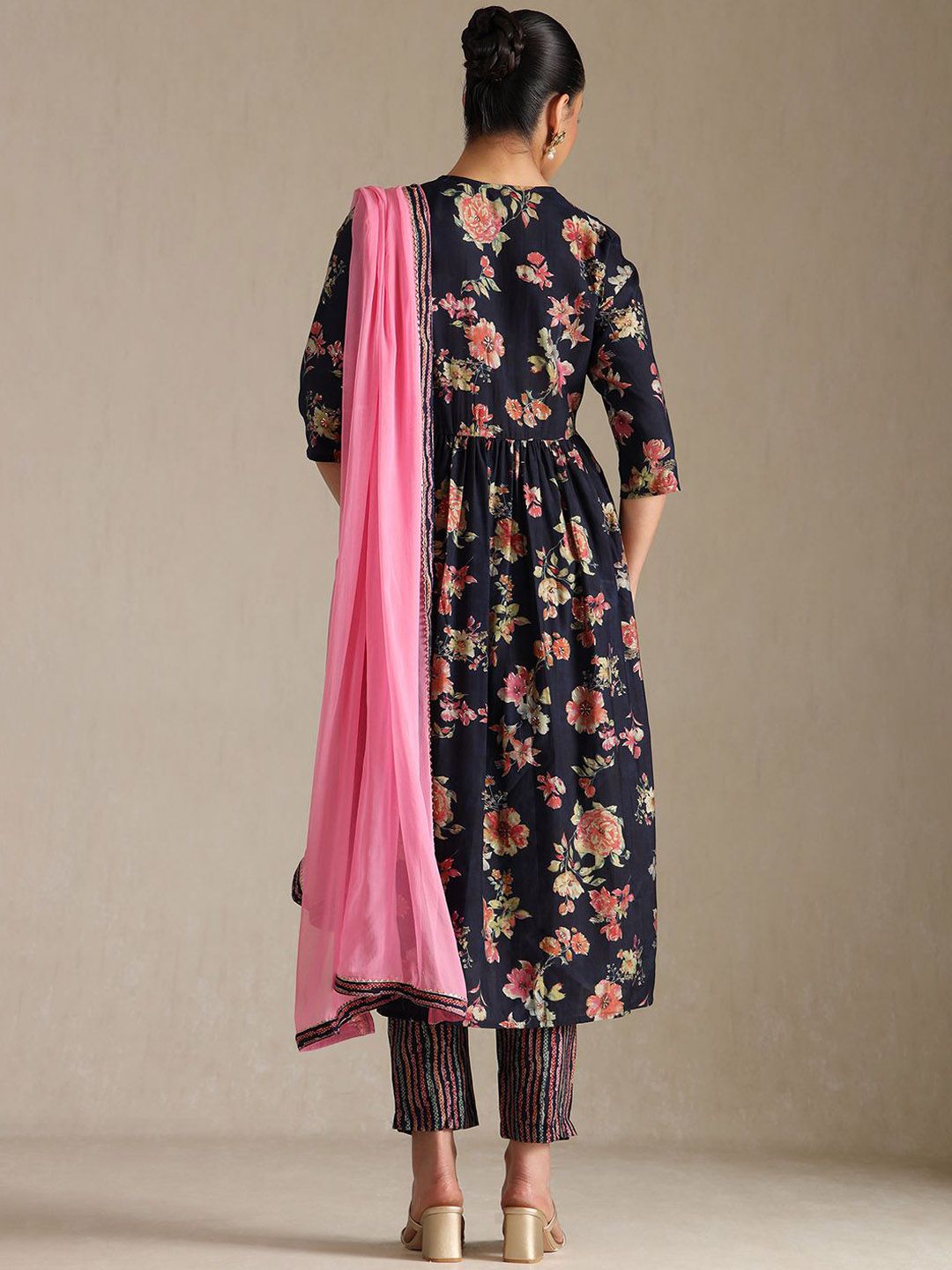 Dhiyona SO Women's Women Floral Printed Empire Beads and Stones Kurta with Trousers & With Dupatta