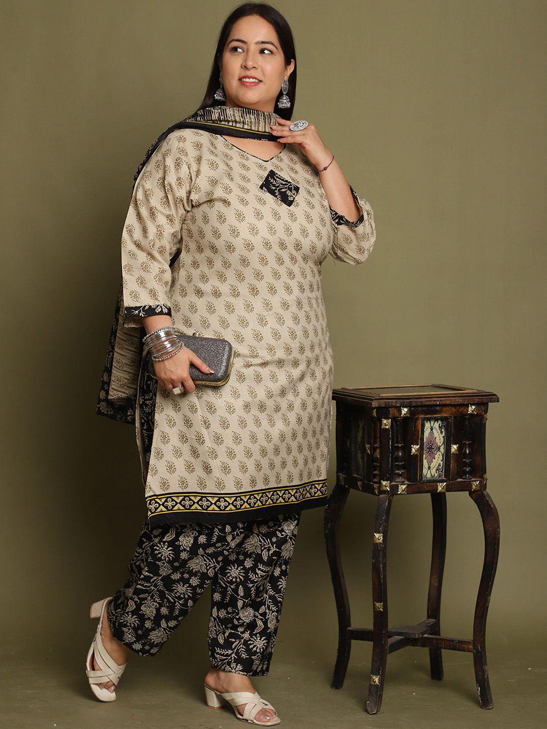 Dhiyona KL Women Ethnic Motifs Printed Kurta with Salwar & Dupatta
