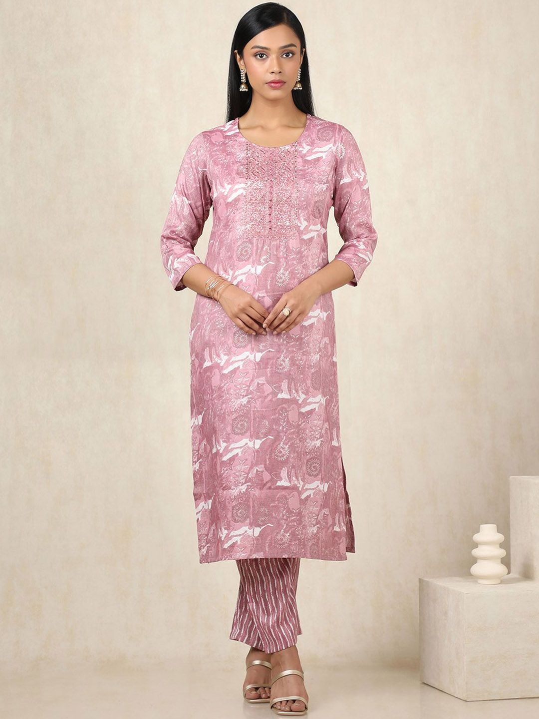 Dhiyona SO Women's Floral Printed Sequinned Straight Kurta With Trousers