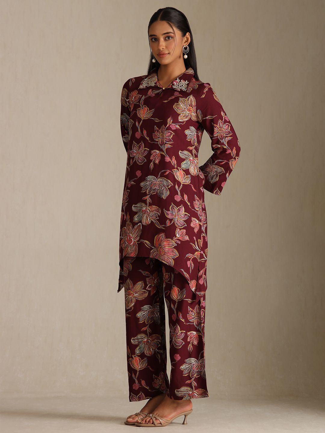 Dhiyona SO Women's Floral Printed Shirt Collar Beads & Stones Kurta With Palazzos