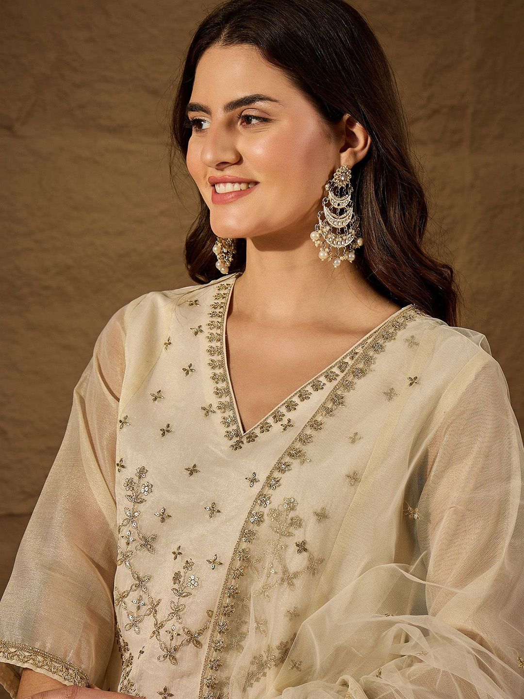 Dhiyona PD Women Floral Embroidered V-Neck Chanderi Cotton Kurta & Trousers With Dupatta