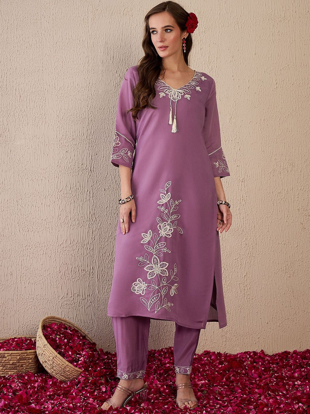 Dhiyona IE Women Floral Embroidered Regular Thread Work Kurta with Trousers & With Dupatta