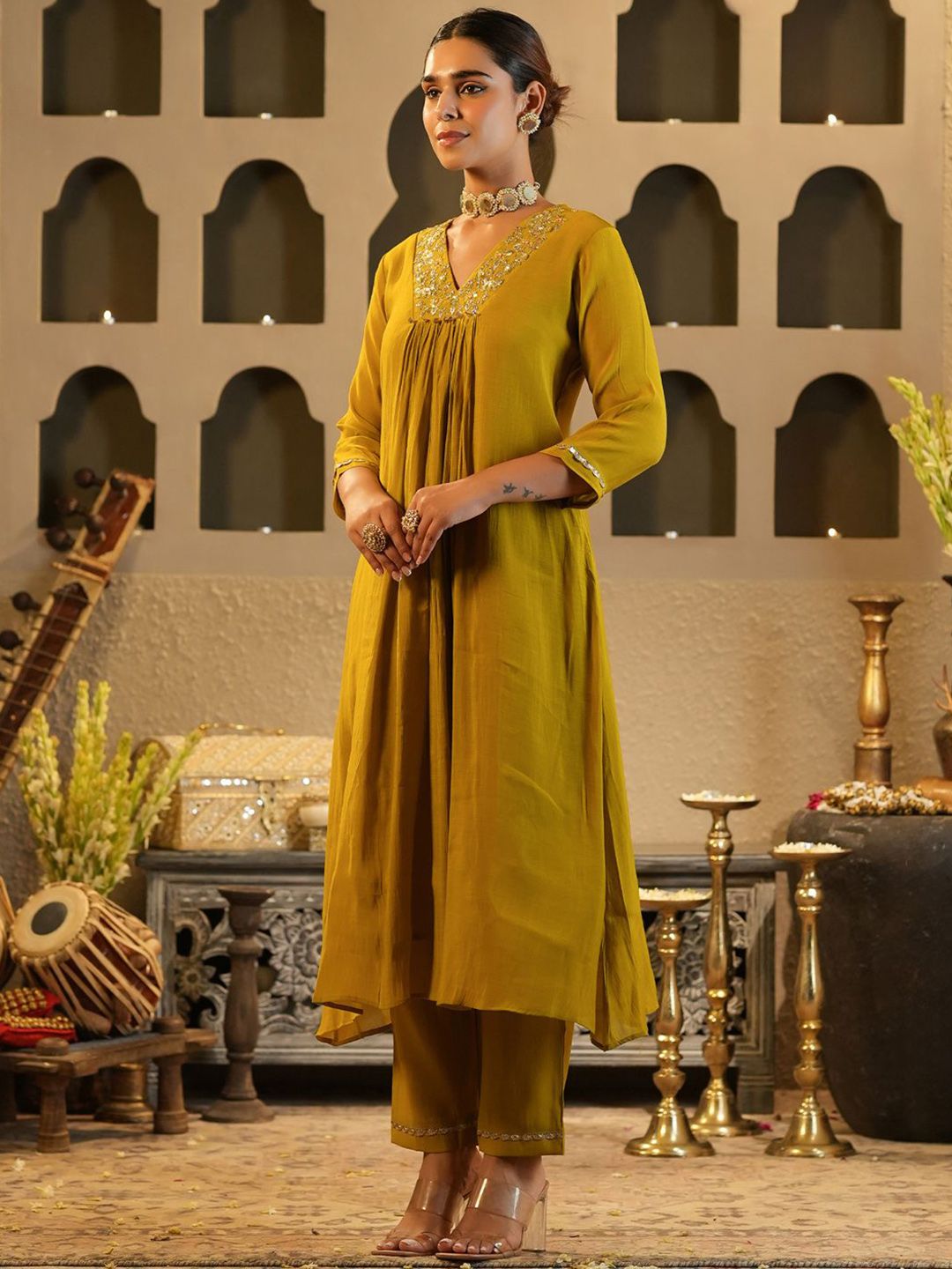 Dhiyona IE Women's Women Ethnic Motifs Embroidered Chanderi Silk Kurta with Trousers