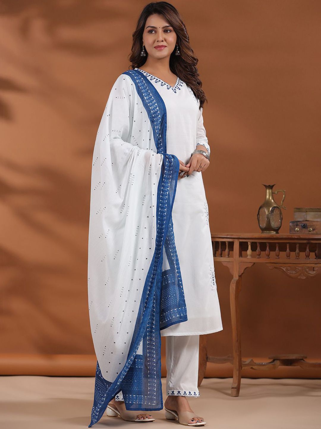 Dhiyona IE Women Ethnic Motifs Embroidered Regular Thread Work Pure Cotton Kurta with Trousers & With Dupatta