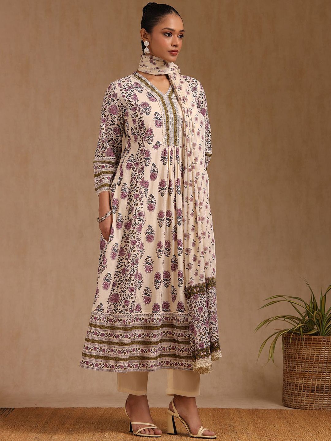 Dhiyona SO Women's Women Floral Printed Regular Mirror Work Pure Cotton Kurta with Trousers & Dupatta