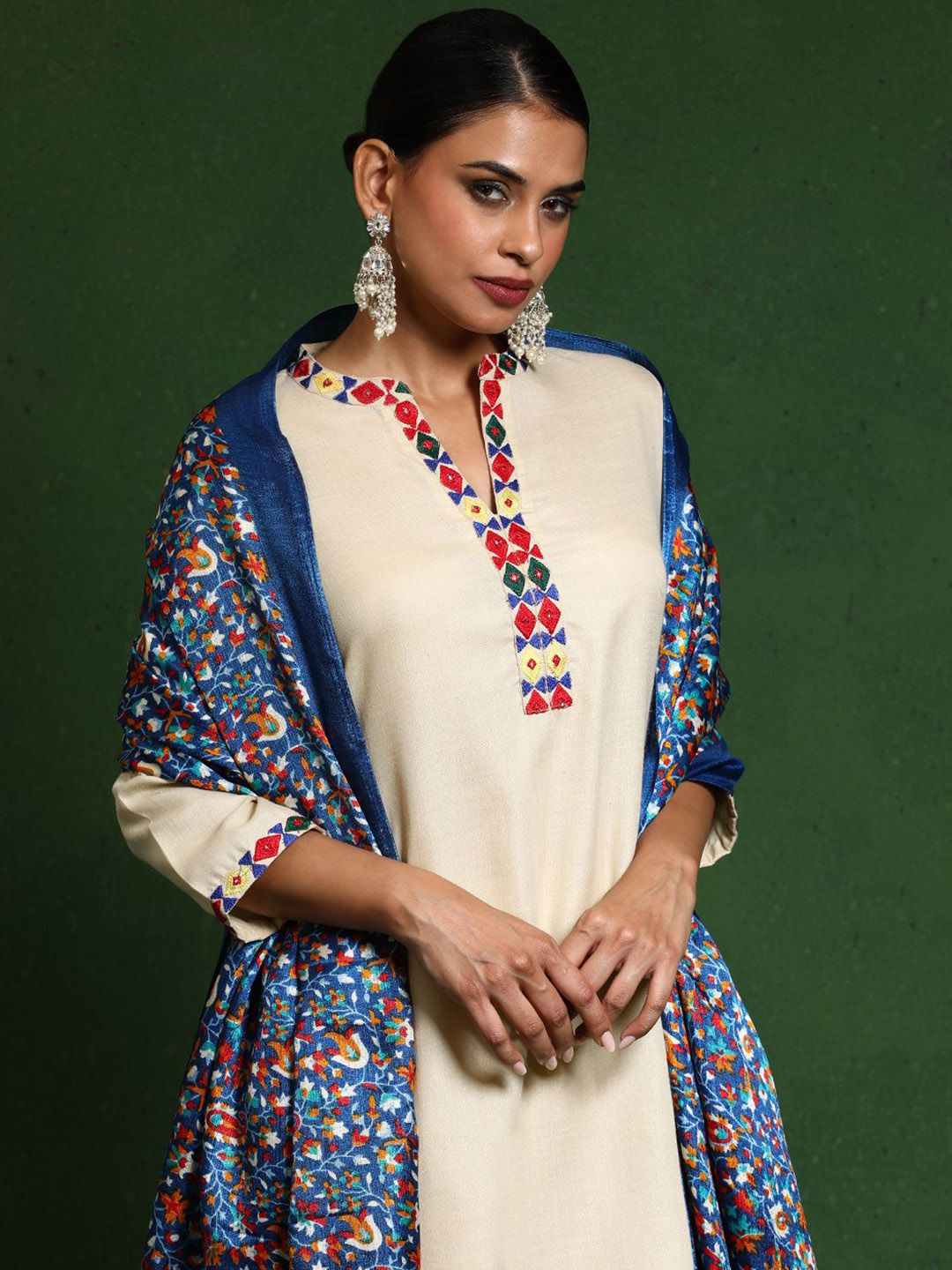 Dhiyona VA Women'sEmbroidered Thread Work Mandarin Collar Straight Kurta with Trousers & Dupatta