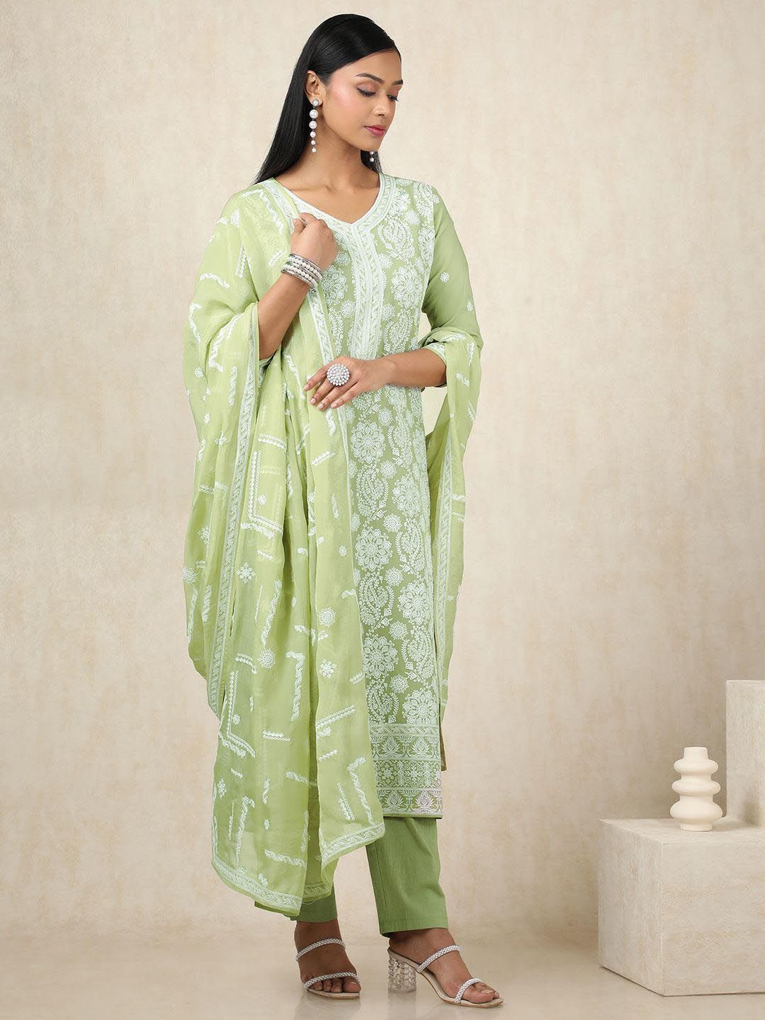Dhiyona SO Women's Floral Embroidered V-Neck Thread Work Organza Straight Kurta With Trousers & Dupatta