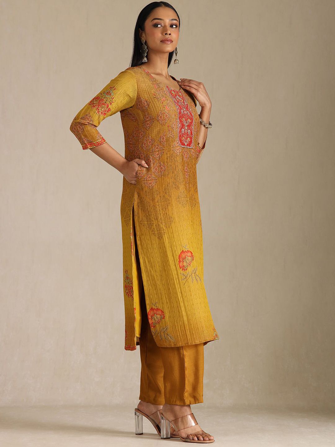 Dhiyona SO Women's Women Floral Printed Regular Beads and Stones Kurta Sets