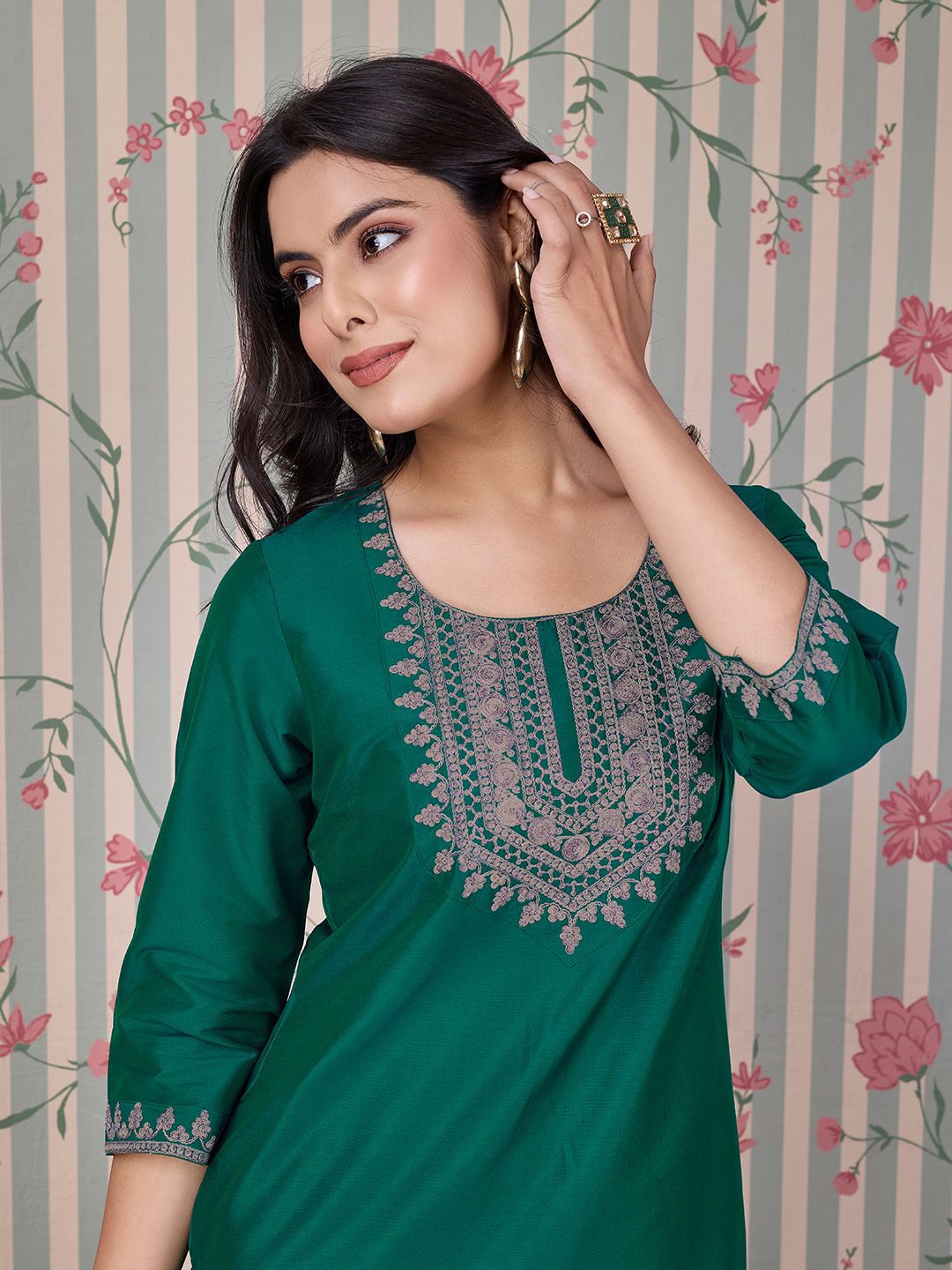 Dhiyona OD Women Embroidered Straight Kurta