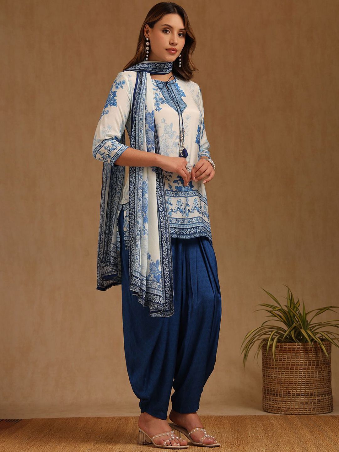 Dhiyona SO Women's Women Floral Printed Kurti with Patiala & Dupatta
