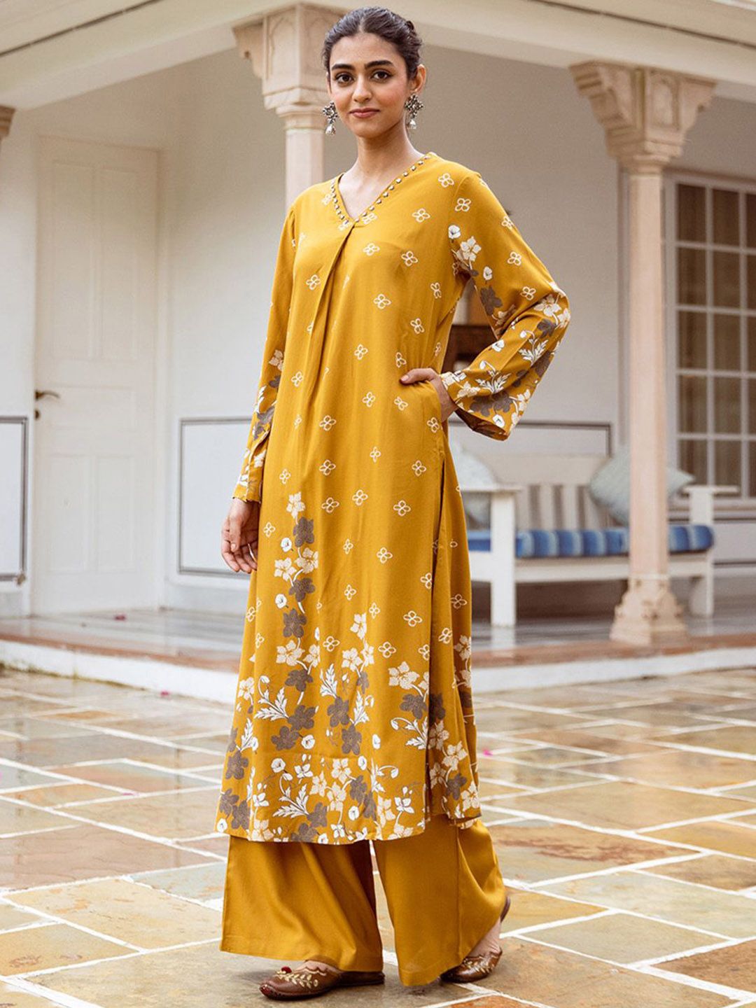 Dhiyona IS Women's Floral Printed Beads & Stones Straight Kurta With Palazzos