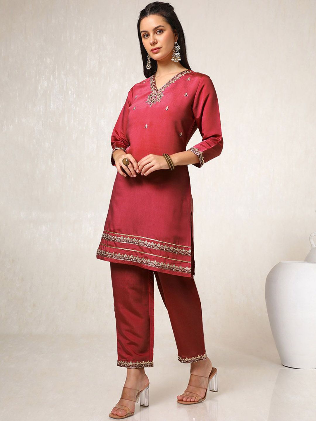 Dhiyona SO Women's Red Floral Embroidered Zari Straight Kurta With Trousers