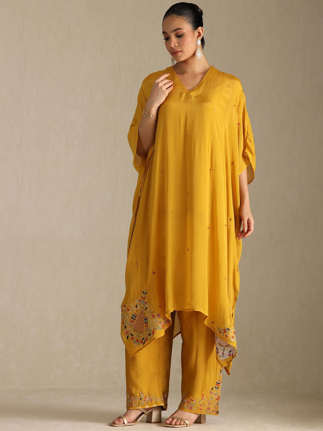 Dhiyona SO Women's Floral Embroidered V-Neck Sequinned Kaftan Kurta With Palazzos