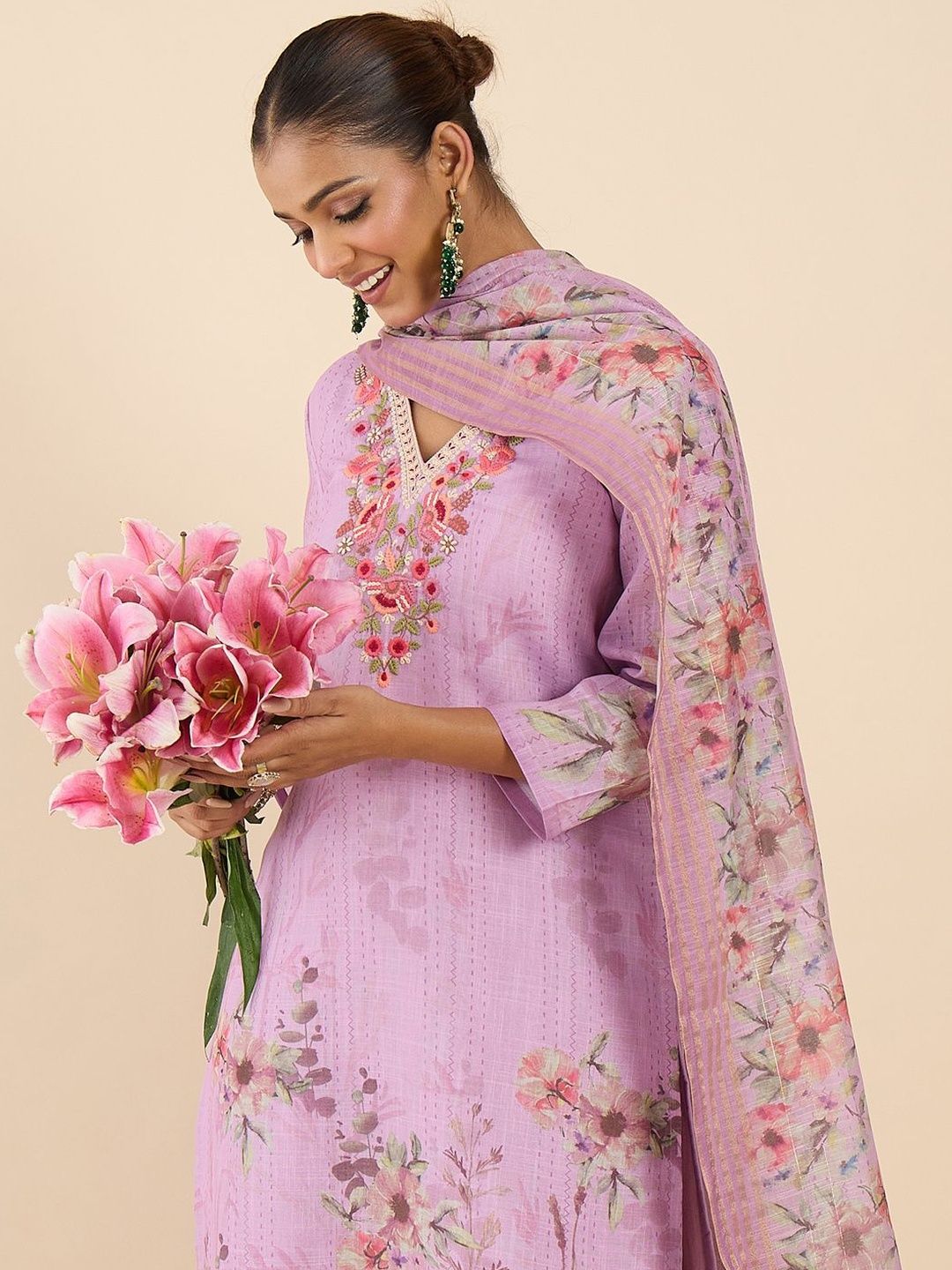 Women Floral Printed Regular Thread Work Linen Kurta with Trousers & With Dupatta