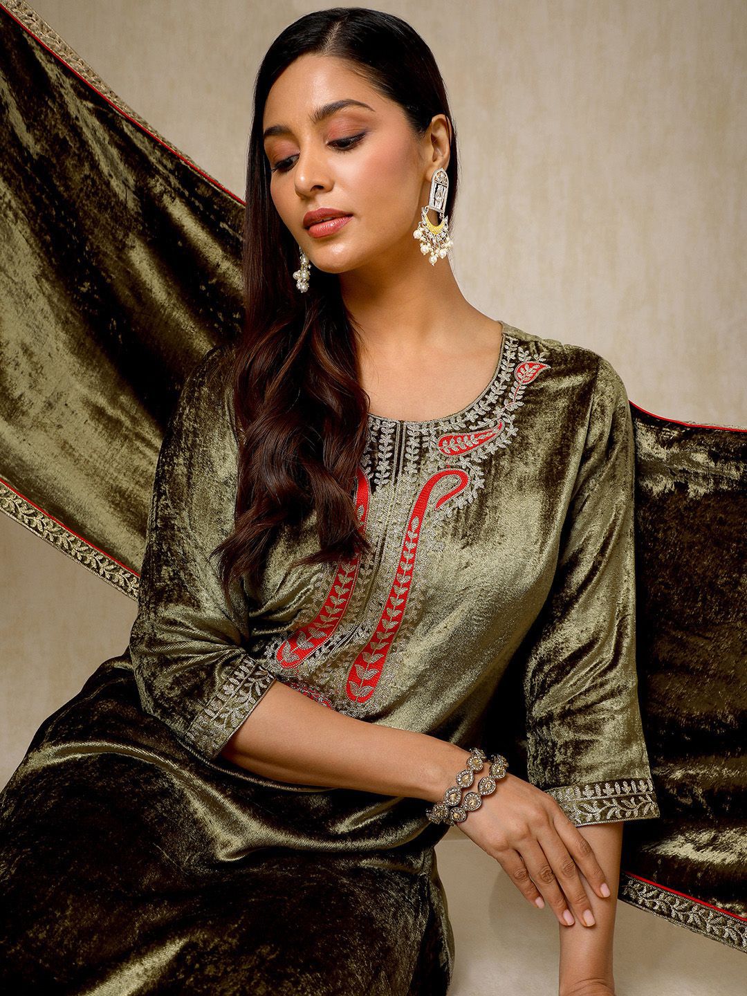 Dhiyona SO Women's Women Paisley Embroidered Regular Thread Work Velvet Kurta with Trousers & With Dupatta
