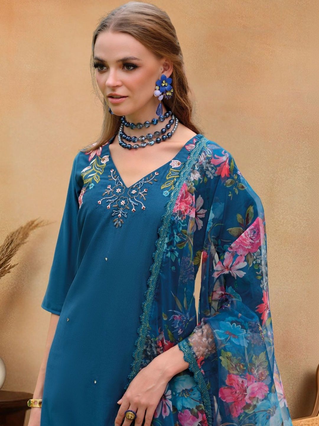 Women Floral Embroidered Regular Thread Work Liva Kurta with Trousers & With Dupatta