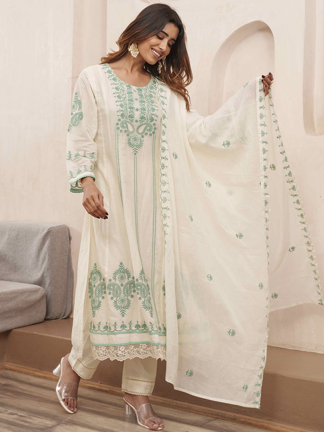 Dhiyona PD Women Floral Embroidered Pure Cotton Kurta & Trousers With Dupatta