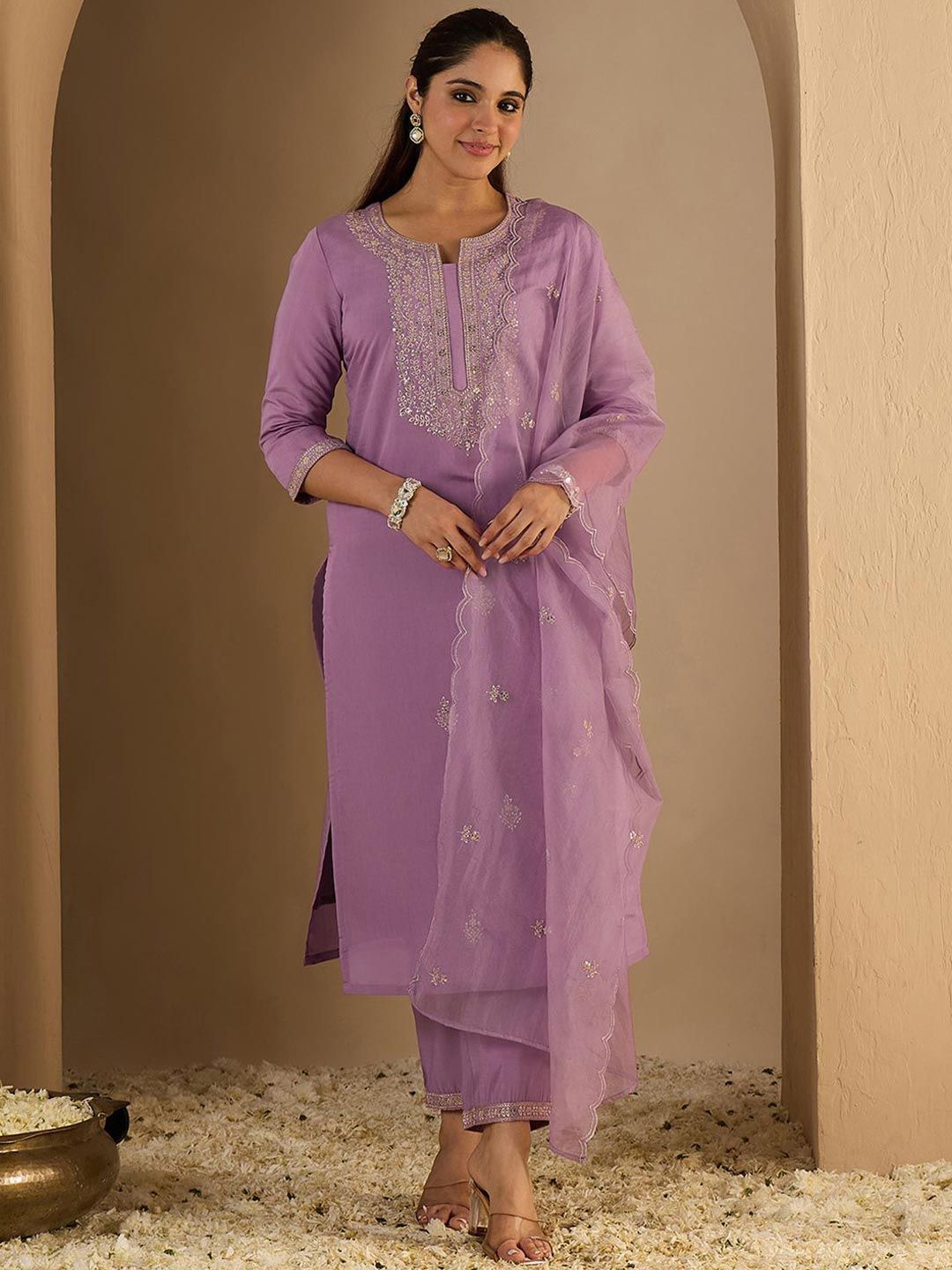 Dhiyona IE Women's Ethnic Motifs Embroidered Thread Work Straight Kurta With Trousers & Dupatta