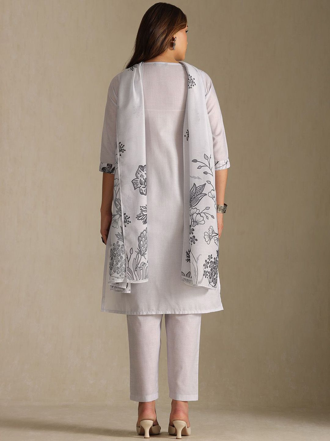 Dhiyona SO Women's Women Floral Printed Embroidered Beads and Stones Kurta with Trousers & Dupatta