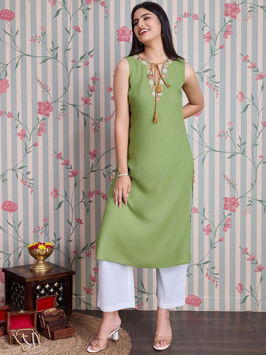 Dhiyona OD Embroidered Thread Work Straight Kurta with Palazzos