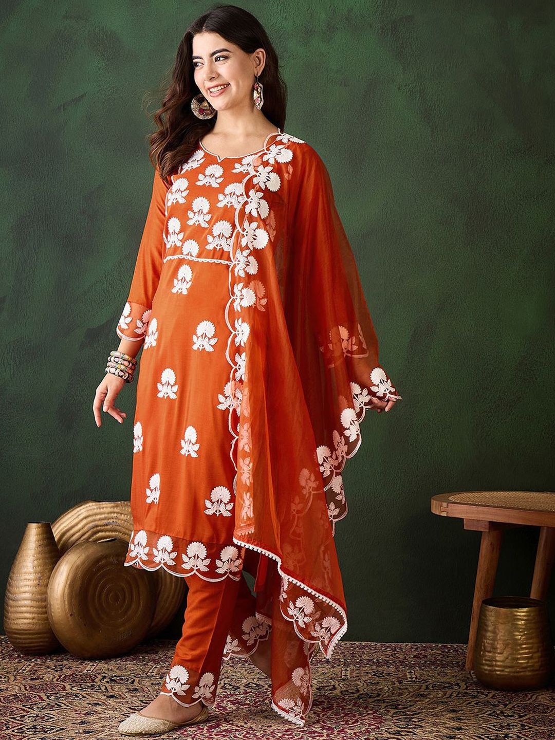 Dhiyona SN Women's Embroidered Thread Work Notch Neck Straight Kurta & Trousers With Dupatta