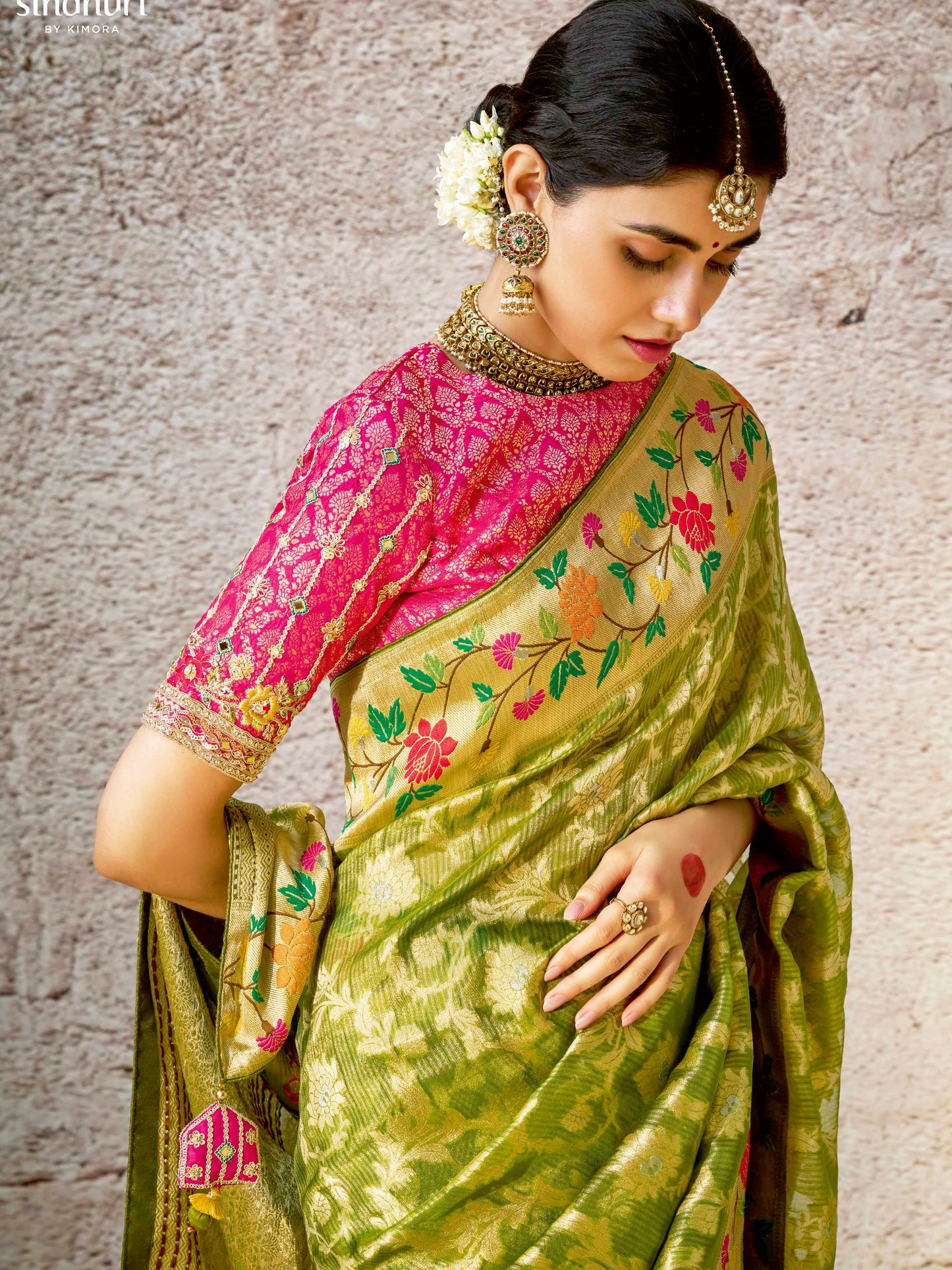 Dhiyona KM Women Traditional Green Jacquard Banarasi Silk Saree With Contrast Red Blouse