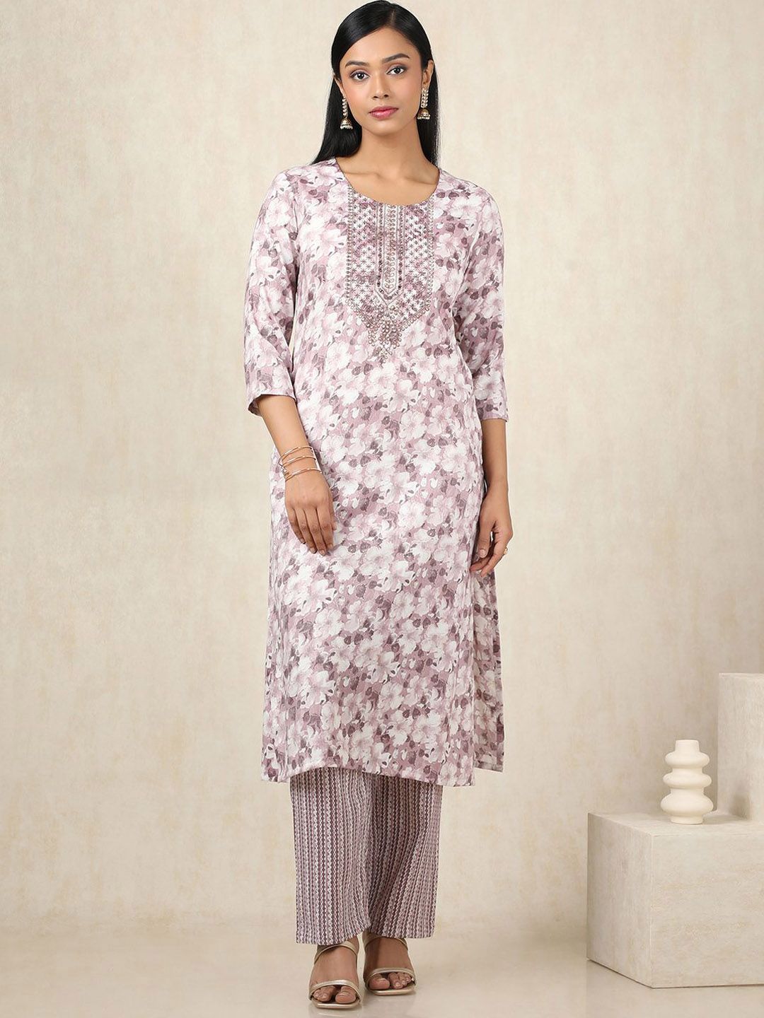Dhiyona SO Women's Floral Printed Sequinned Straight Kurta With Trousers