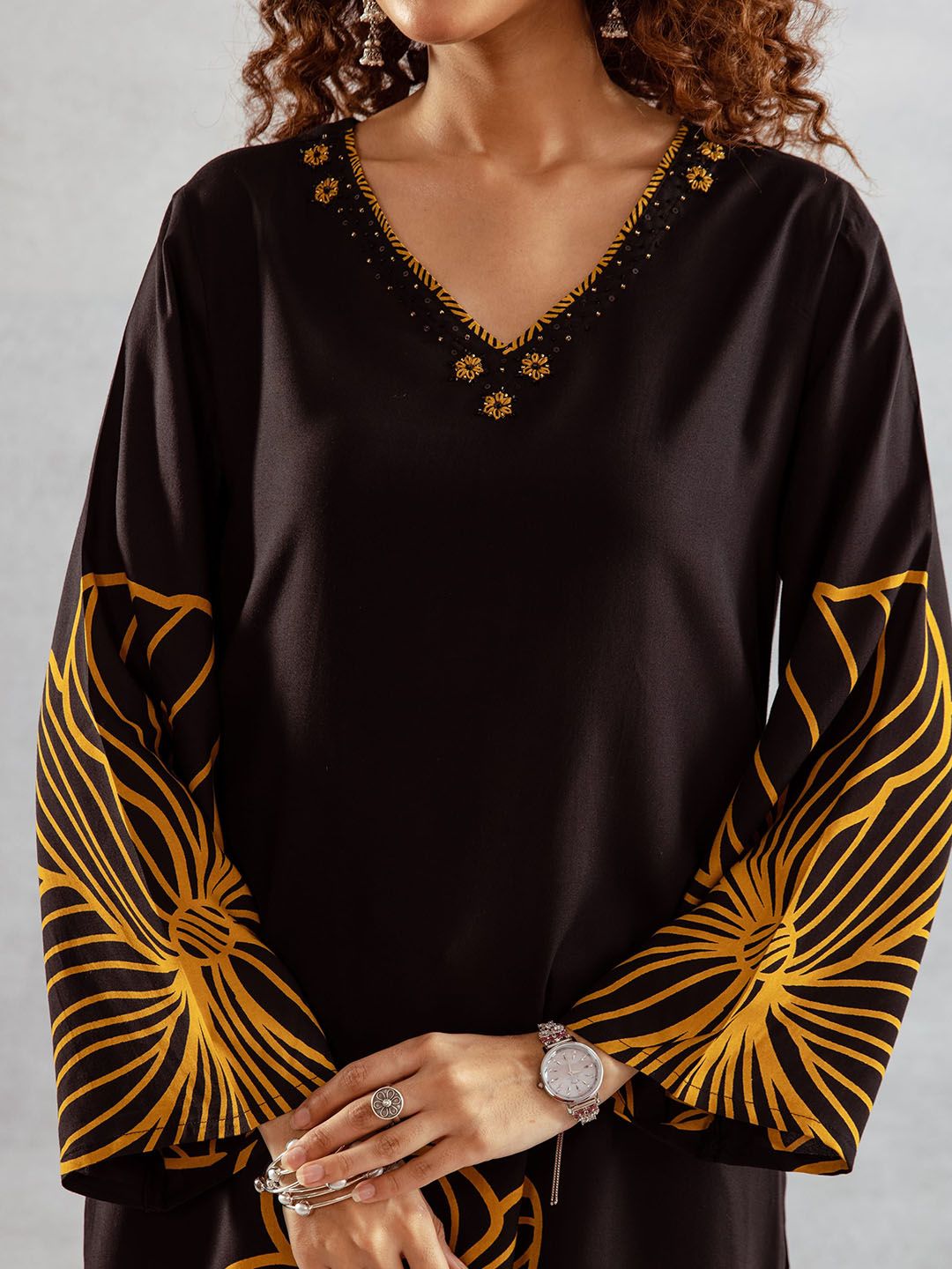 Dhiyona SN Women's Floral Printed V Neck Kurta With Palazzos