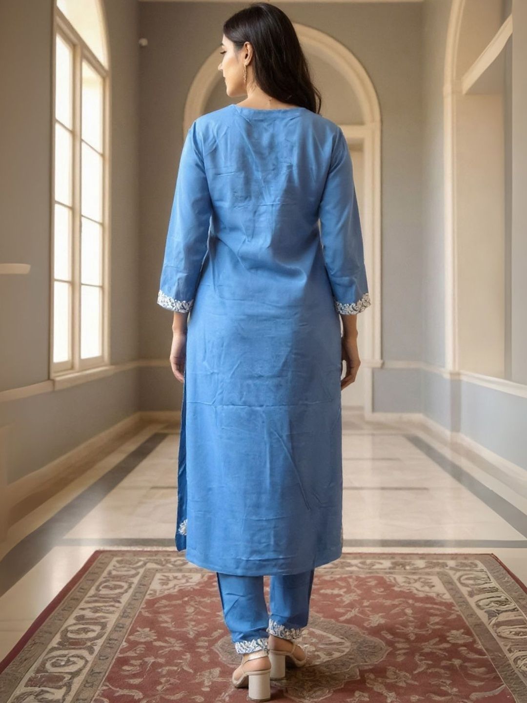 Women Ethnic Motifs Embroidered Regular Thread Work Kurta Set