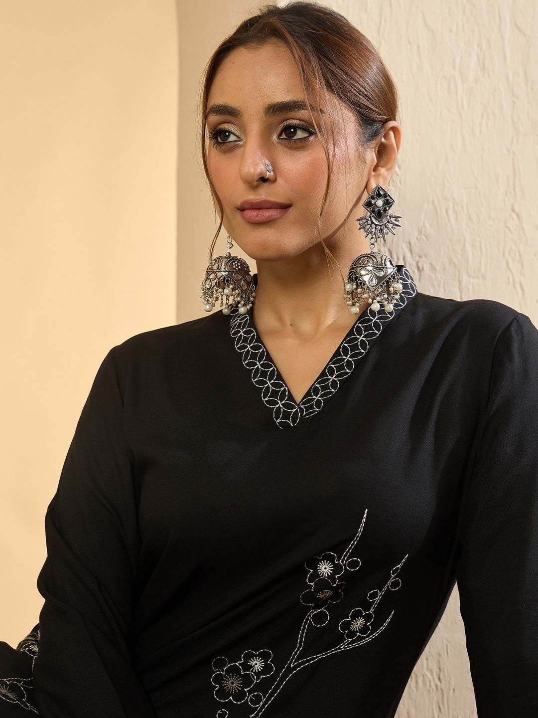 Women Ethnic Motifs Embroidered Regular Thread Work Kurta with Trousers