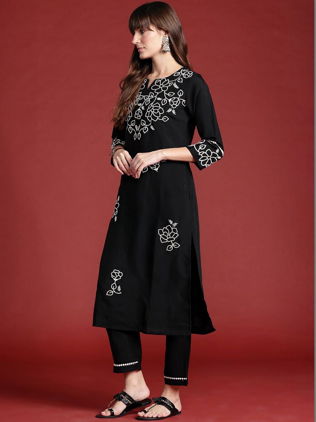 Women Floral Embroidered Regular Thread Work Kurta with Trousers & With Dupatta
