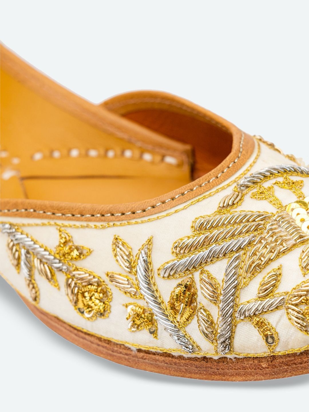 Dhiyona HOP Women Embellished Embroidered Mojaris Flats