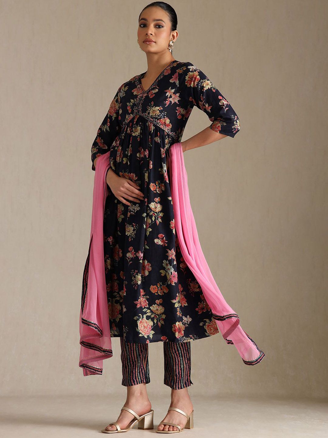 Dhiyona SO Women's Women Floral Printed Empire Beads and Stones Kurta with Trousers & With Dupatta