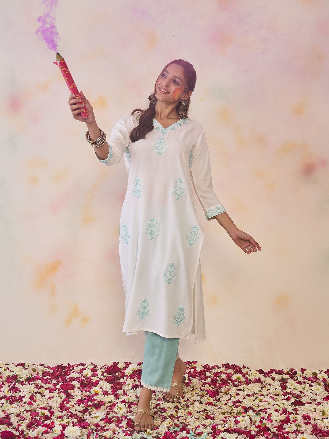 Dhiyona IE Women Ethnic Motifs Embroidered Sequinned Floral Kurta