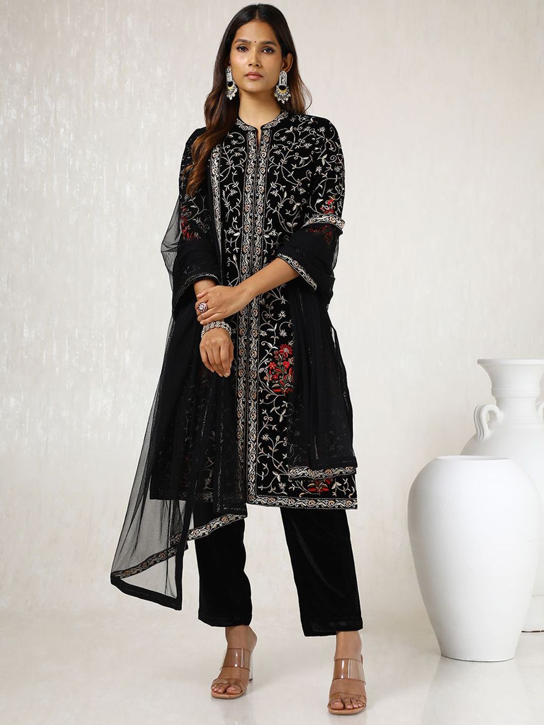 Dhiyona SO Women's Black Floral Embroidered Regular Velvet Straight Kurta With Trouser With Dupatta
