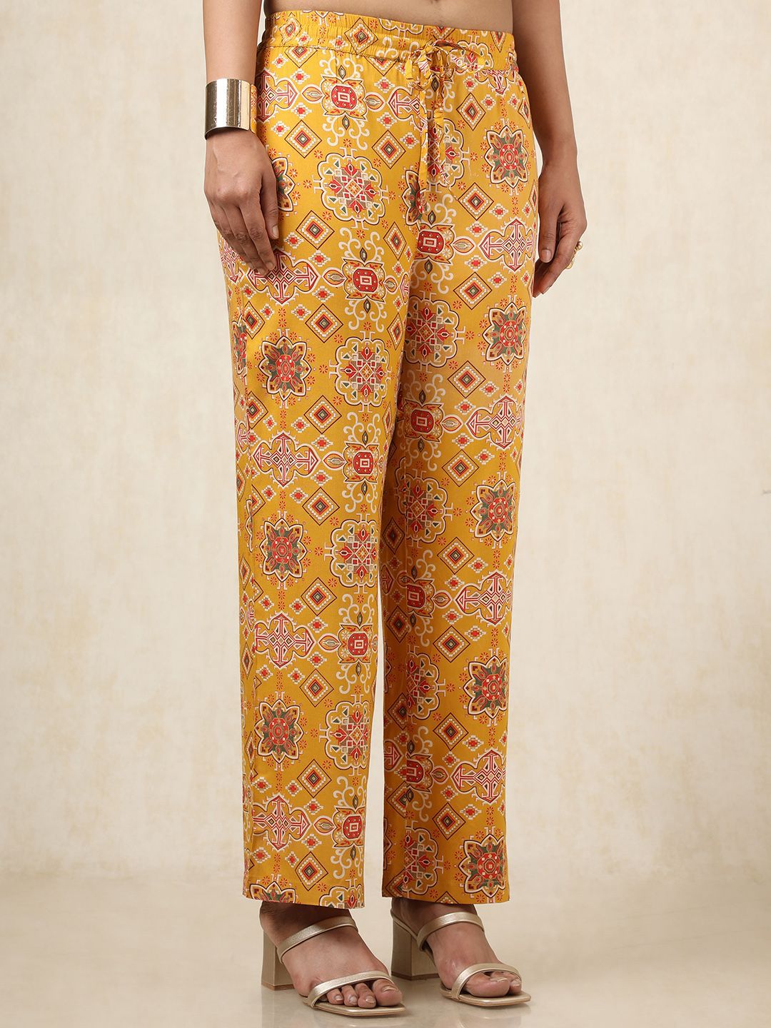 Dhiyona SO Women's Ethnic Motifs Printed High Slit Shirt Collar Sequinned Straight Kurta With Trousers