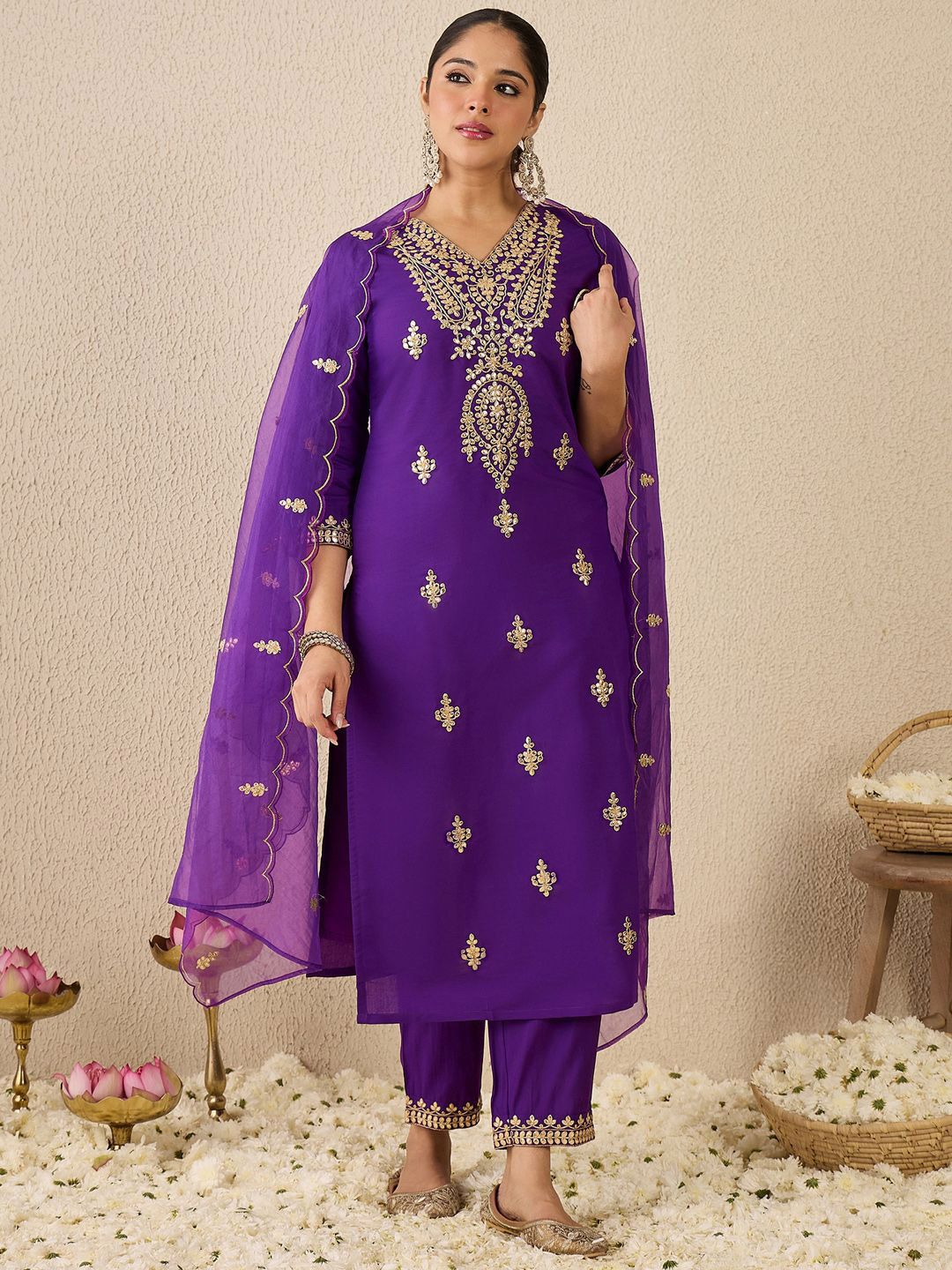 Dhiyona IE Women's Ethnic Motifs Embroidered Thread Work Straight Kurta With Trousers & Dupatta
