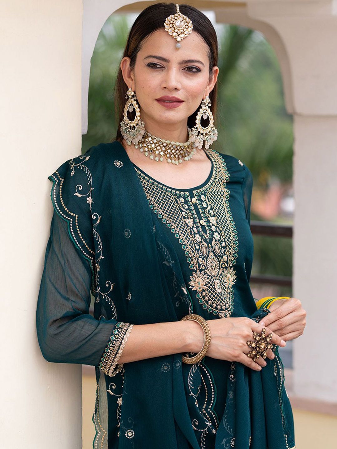 Dhiyona CH Embroidered Round Neck Thread Work Straight Kurta With Trousers & Dupatta