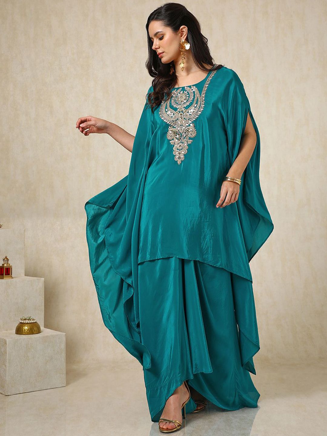 Dhiyona SO Women's Paisley Embroidered Short Sleeves Regular Sequinned Kaftan Kurta With Trouser